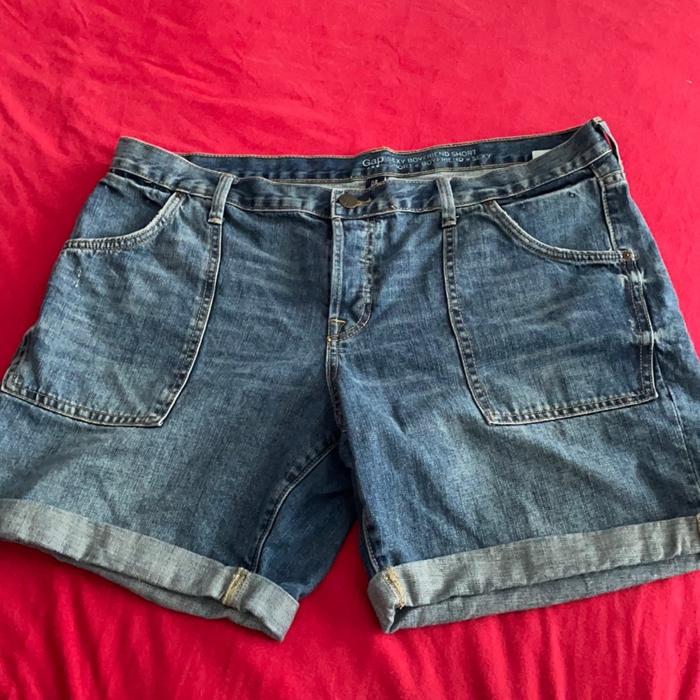EUC Gap boyfriend shorts